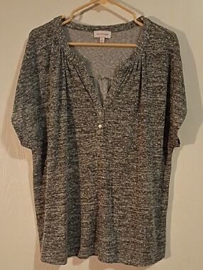 Molly & Isadora Gray Heathered Short-Sleeve Henley Top